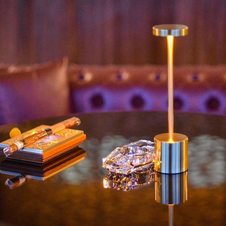 Century Marina Hotel - Lusail 외부 사진 The table lamp