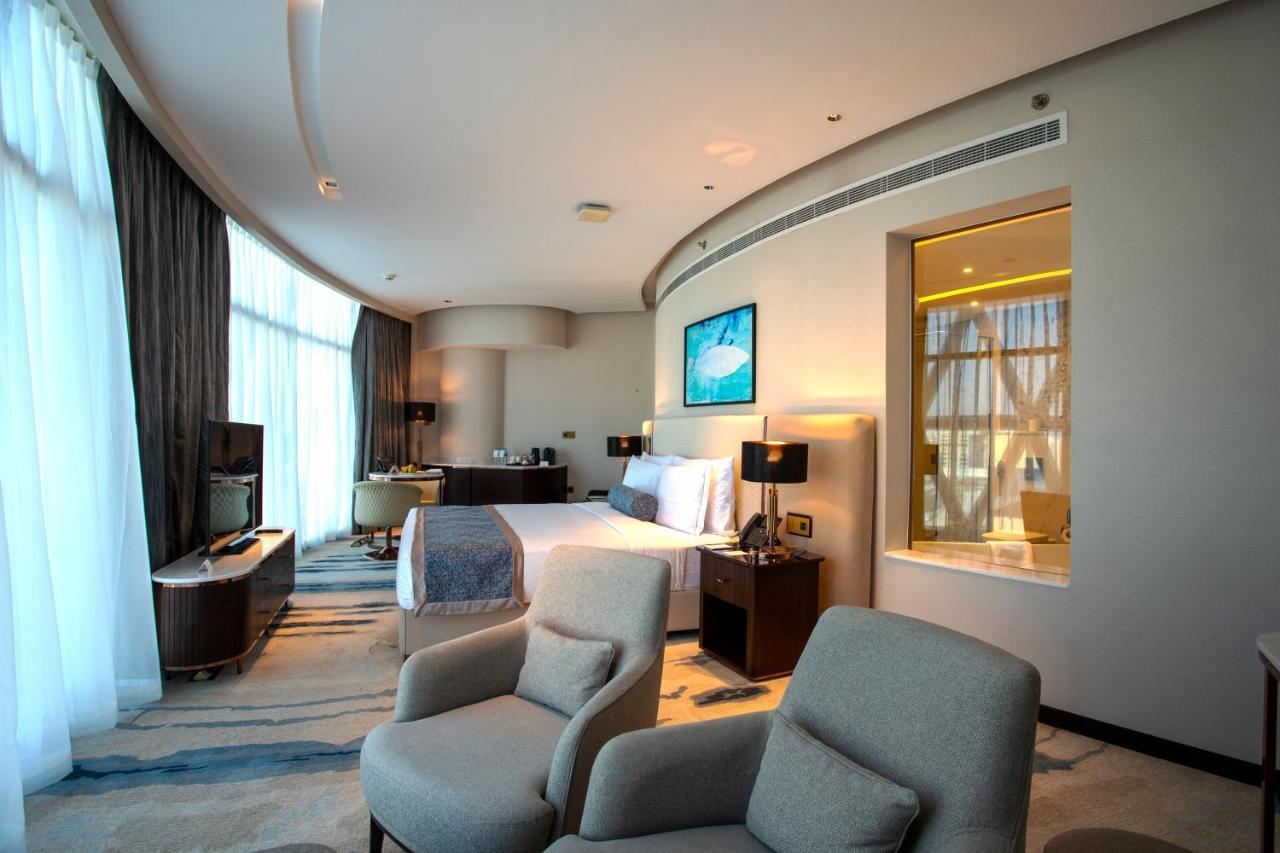 Century Marina Hotel - Lusail 외부 사진 A suite at the hotel
