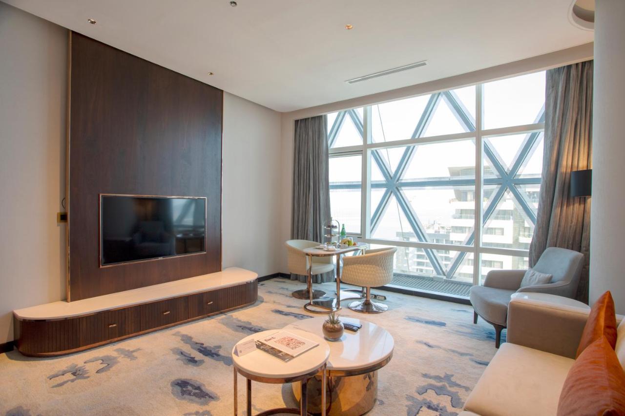 Century Marina Hotel - Lusail 외부 사진 A suite at the hotel
