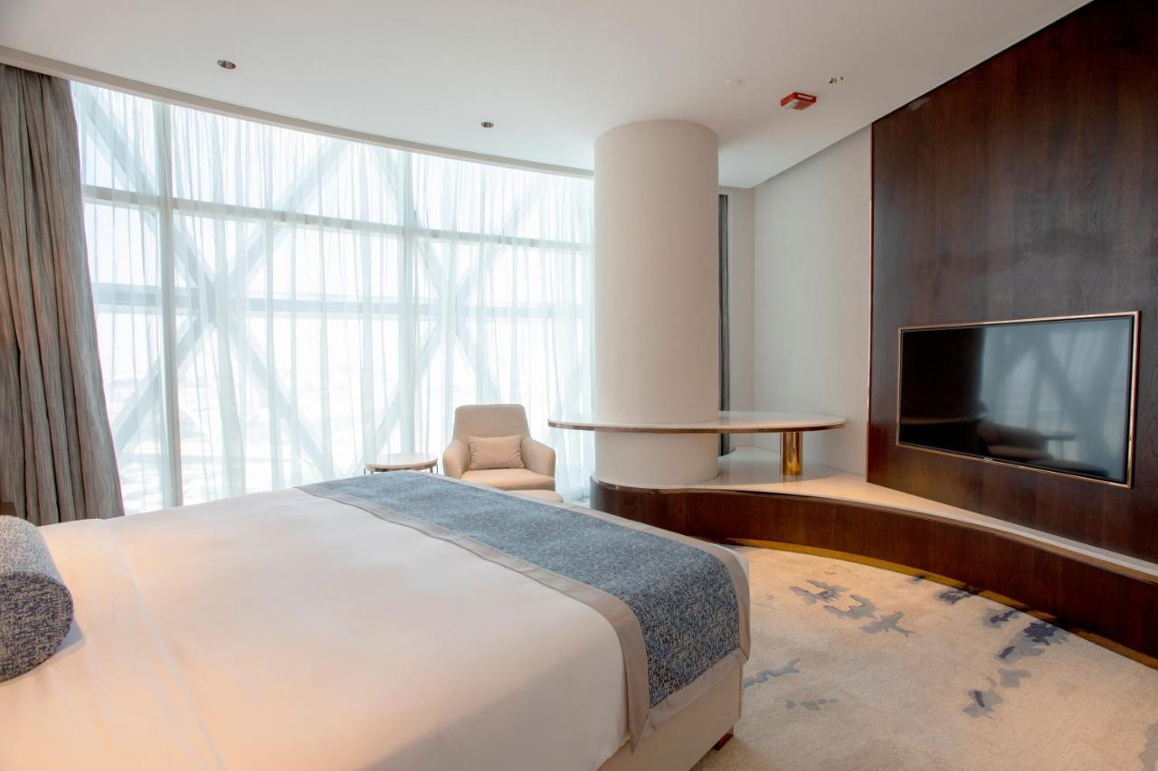 Century Marina Hotel - Lusail 외부 사진 A bedroom at the hotel
