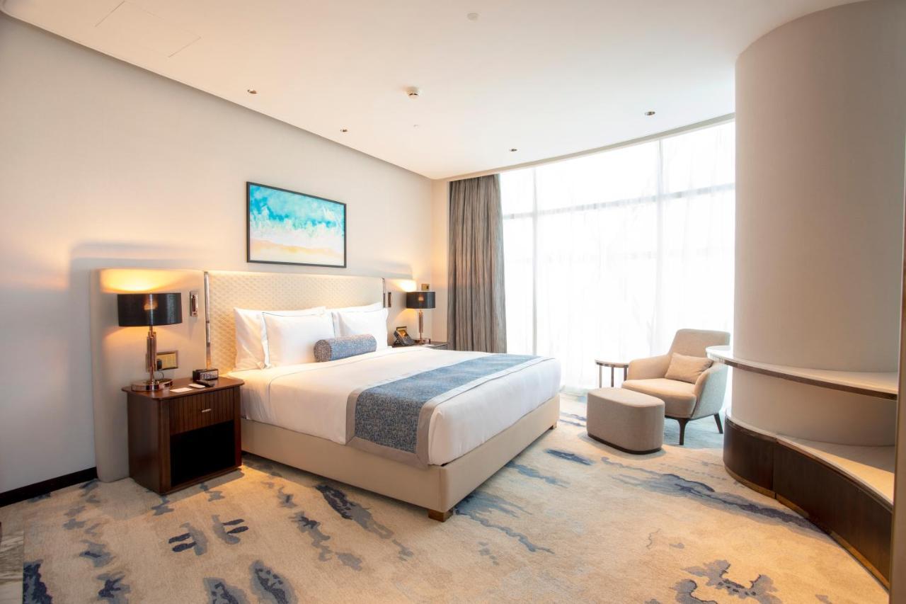 Century Marina Hotel - Lusail 외부 사진 A bedroom at the hotel