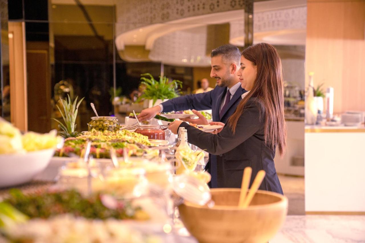 Century Marina Hotel - Lusail 외부 사진 A buffet at a hotel