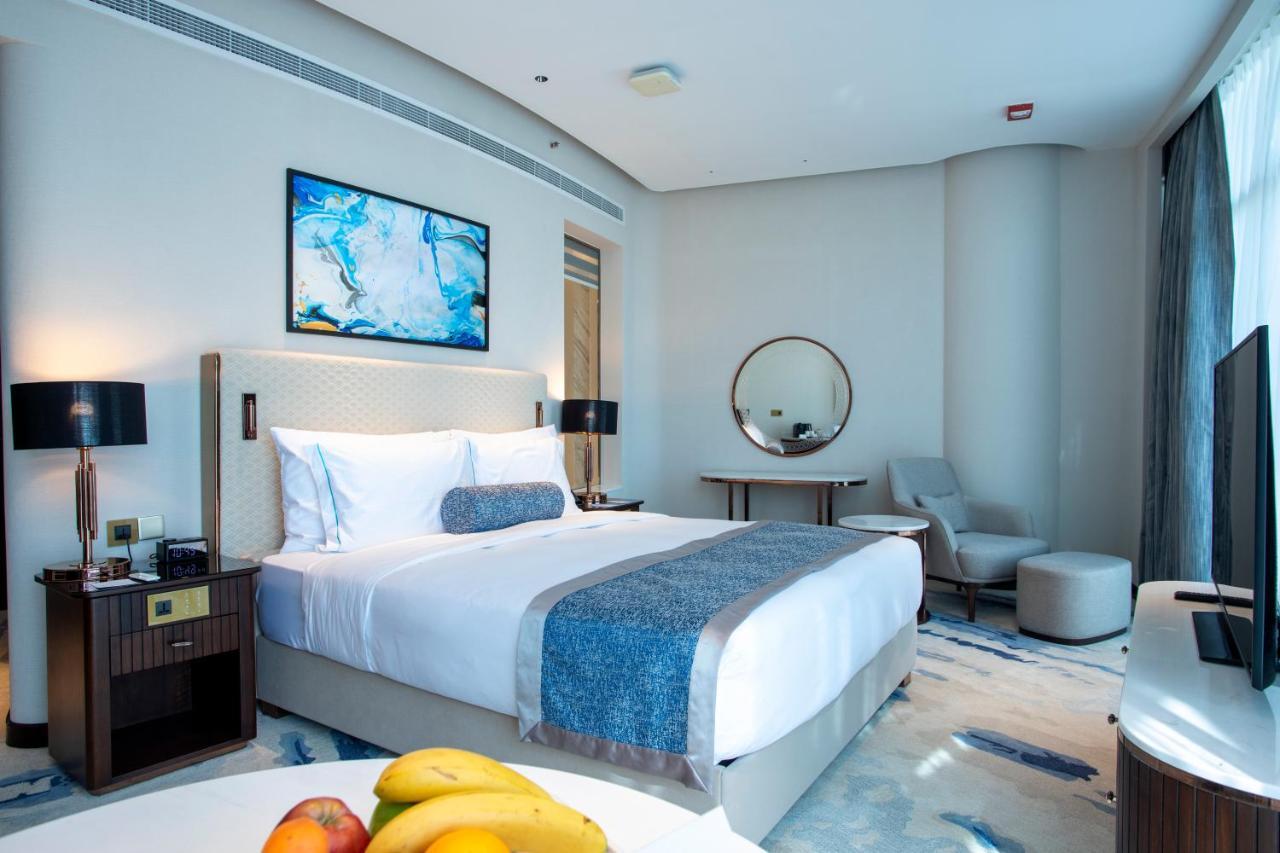 Century Marina Hotel - Lusail 외부 사진 A bedroom at the hotel